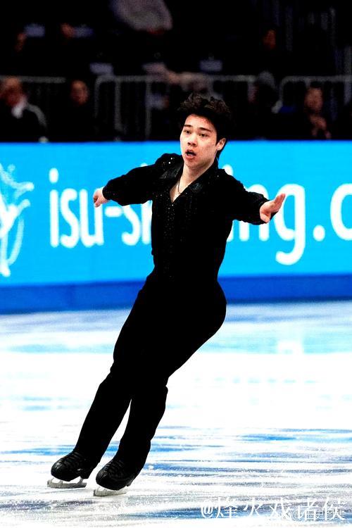 中国双人滑勇夺总成绩冠军 锁定米兰冬奥会参赛资格